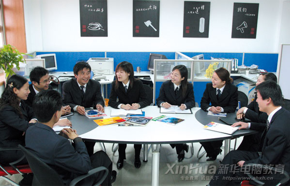 圍繞教學活動而開展的教學研討、創新,為新華品質化教學提供有力保障。圖為新華教學研討會