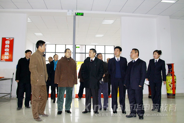 市人大代表參觀學院職教城新校區多功能廳