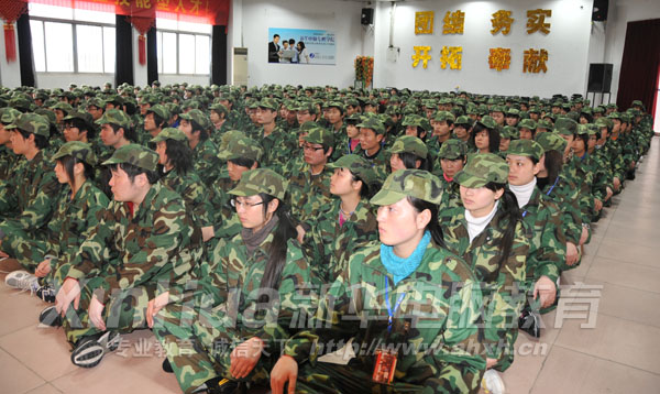 軍訓動員大會現場一片橄欖綠