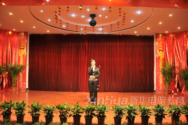 參賽選手聲情并茂地演講