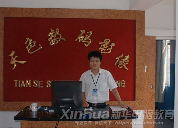 ��W����