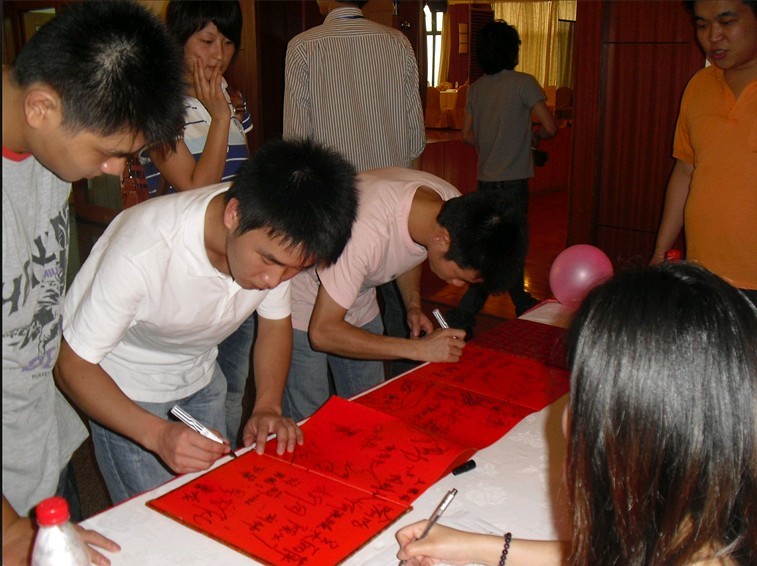 上海新華校友協(xié)會劉亮會長致詞