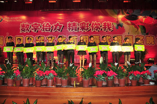 安徽新華電腦專修學院——獲獎學子臺前的成功背后藏著鮮為人知的付出與努力