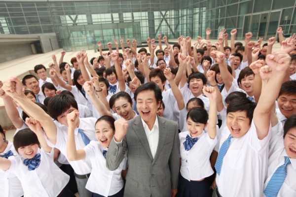 �������A��X���ތWԺ���҂��Ǌ^�����ഺ