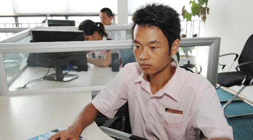 安徽新華電腦專(zhuān)修學(xué)院—正在IT公司上班的“暴走哥”