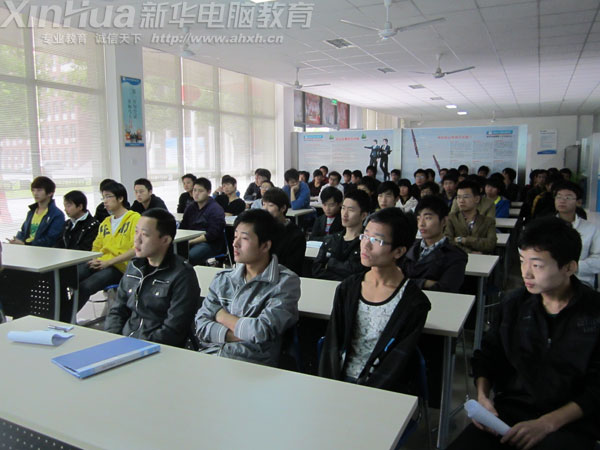 參與應聘的新華學子