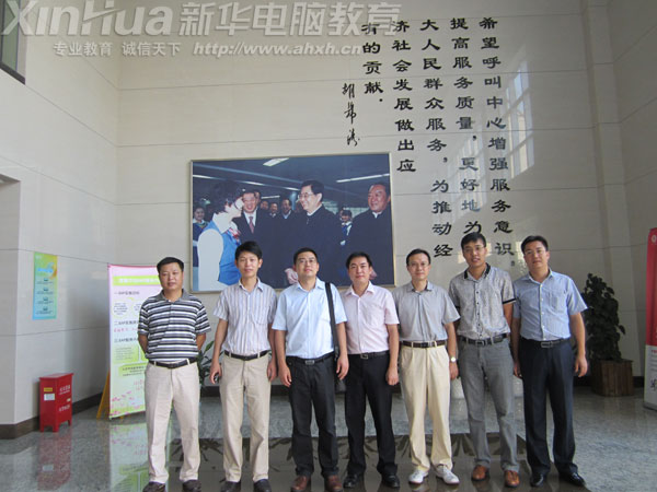 學校領導與浙江潤迅領導合影留念