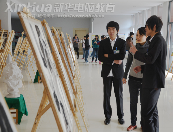 藝風(fēng)協(xié)會畫展現(xiàn)場