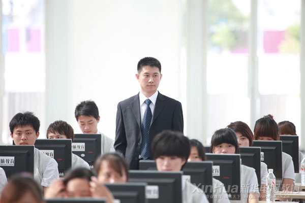 在機(jī)房開始專業(yè)訓(xùn)練咯!