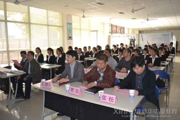新華—2012平面項(xiàng)目實(shí)訓(xùn)精英班開班儀式現(xiàn)場(chǎng)