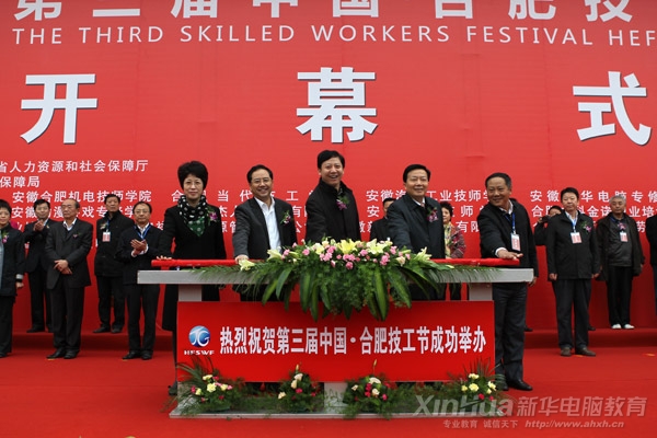 ��ί����ӛ�ܽ��x����ί��ί���M�����L���Ƴ�ϯ�_Ļʽ����ͬ���U���ӵ������Ї�•�Ϸʼ�������