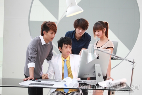 �����A�W���T���g ��IT����Ӣ