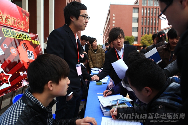 招新現(xiàn)場異常火爆