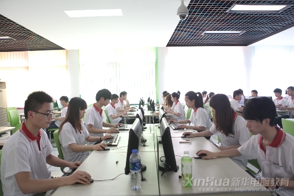 此刻他們不是同學而是對手,比賽讓他們充滿戰斗力