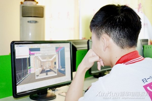 選手正在認真完成作品