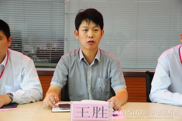 安徽新華電腦專修學院副院長王勝在開班儀式上發(fā)表重要講話