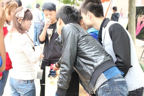 ���A��؈У�@�ɮa(ch��n)Ʒչ�N��(hu��)���(d��ng)�F(xi��n)��(ch��ng)���[�Ƿ�