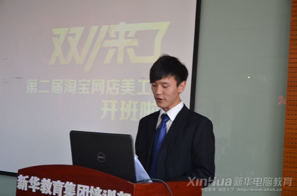 學生代表上臺發言