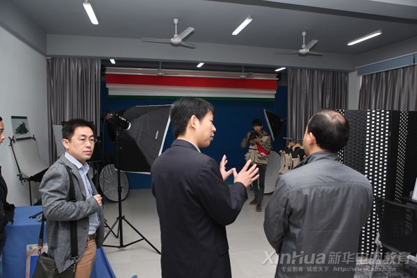 參觀新華動漫游戲學院大型攝影棚