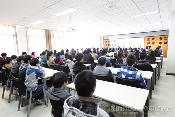 新華2014年環(huán)藝創(chuàng)業(yè)實(shí)訓(xùn)班開班儀式現(xiàn)場