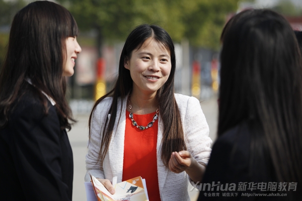 找到滿意的工作,學(xué)生非常開心