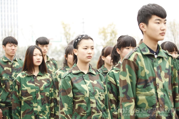 �SˬӢ��չʾ܊���L�����ഺ�n���V������ƪ��