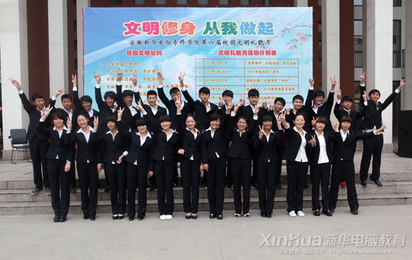 參賽同學大合影 他們的臉上洋溢著青春的笑容